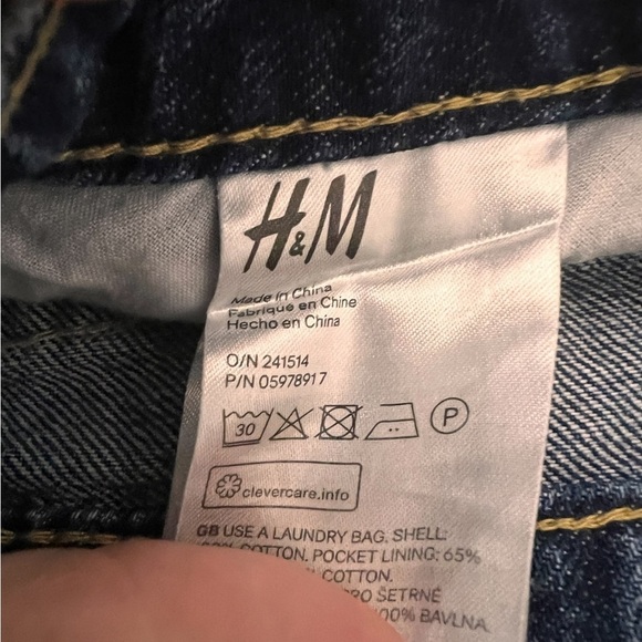 H&m distressed jean shorts 4 - Picture 3 of 5